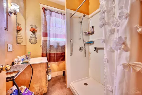 Bath - 3460 Bevis Ave, Cincinnati, OH 45207 photo 4 of 4