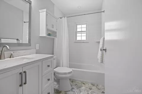 Bath - 6362 Stirrup Rd, Cincinnati, OH 45244 photo 5 of 6