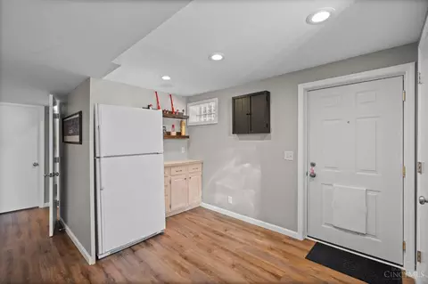 Entry Way - 6362 Stirrup Rd, Cincinnati, OH 45244 photo 4 of 4