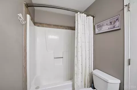 Bath - 5664 Rapid Run Rd, Cincinnati, OH 45238 photo 3 of 3