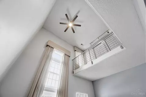 Entry Way - 5664 Rapid Run Rd, Cincinnati, OH 45238 photo 3 of 7