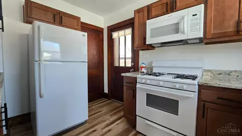 Kitchen - 328 Corwin Ave, Hamilton, OH 45015 photo 2 of 3