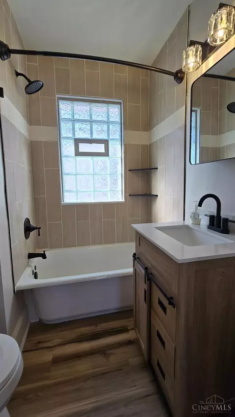 Bath - 328 Corwin Ave, Hamilton, OH 45015 photo 1 of 2