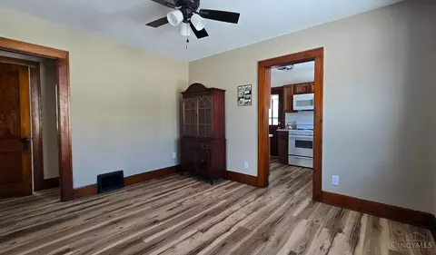 Living - 328 Corwin Ave, Hamilton, OH 45015 photo 4 of 5