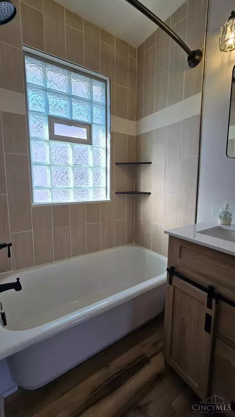 Bath - 328 Corwin Ave, Hamilton, OH 45015 photo 2 of 2