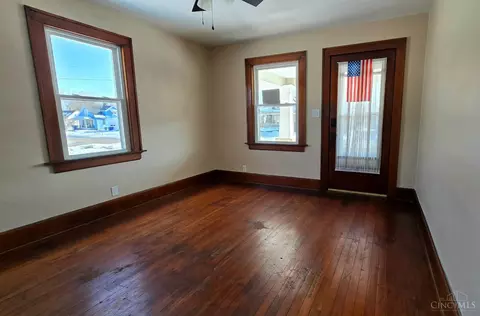 Living - 328 Corwin Ave, Hamilton, OH 45015 photo 2 of 5