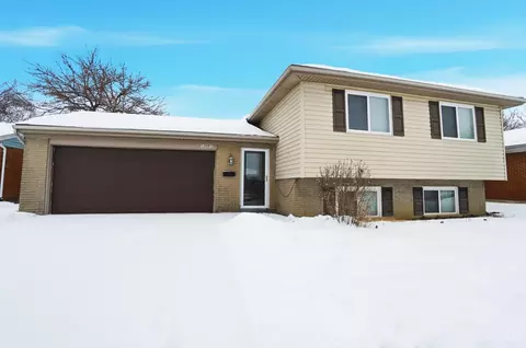 12091 Hitchcock Dr, Forest Park, OH 45240