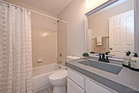 Bath - 767 Elm Tree Dr, Morrow, OH 45152 photo 3 of 4