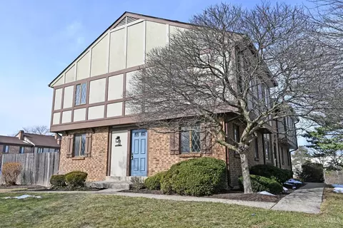 7494 Dover Dr, West Chester, OH 45069