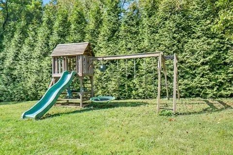 Exterior - 7835 Pfeiffer Rd, Montgomery, OH 45242 photo 7 of 12