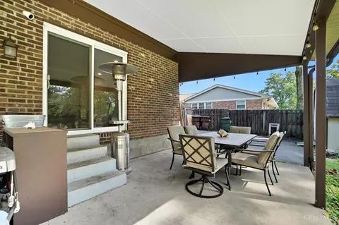 Exterior - 7835 Pfeiffer Rd, Montgomery, OH 45242 photo 3 of 12