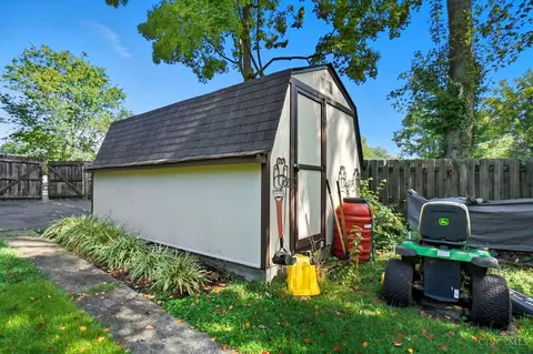Exterior - 7835 Pfeiffer Rd, Montgomery, OH 45242 photo 9 of 12