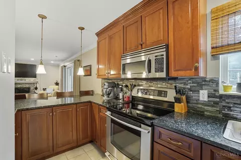 Kitchen - 7835 Pfeiffer Rd, Montgomery, OH 45242 photo 4 of 5
