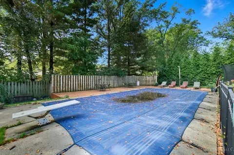 Exterior - 7835 Pfeiffer Rd, Montgomery, OH 45242 photo 8 of 12