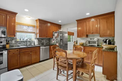 Kitchen - 7835 Pfeiffer Rd, Montgomery, OH 45242 photo 3 of 5