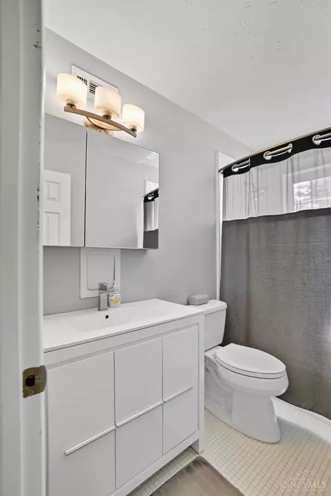 Bath - 7835 Pfeiffer Rd, Montgomery, OH 45242 photo 6 of 6