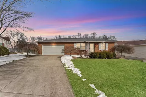 102 Robin Ln, Hillsboro, OH 45133
