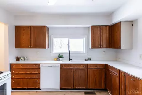 Kitchen - 175 Chapel Rd, Amelia, OH 45102 photo 2 of 2
