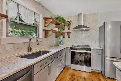 Kitchen - 540 Aston View Ln, Cleves, OH 45002 photo 3 of 4