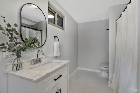 Bath - 540 Aston View Ln, Cleves, OH 45002 photo 3 of 3