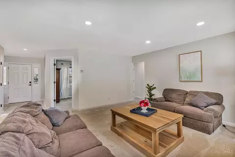 Living - 540 Aston View Ln, Cleves, OH 45002 photo 2 of 4