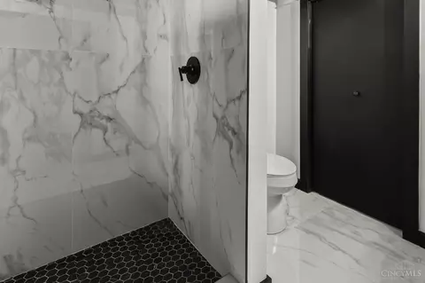 Bath - 2736 Atlantic Ave, Cincinnati, OH 45209 photo 4 of 5