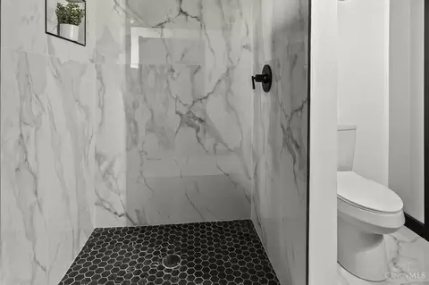 Bath - 2736 Atlantic Ave, Cincinnati, OH 45209 photo 5 of 5