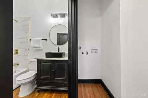 Bath - 2736 Atlantic Ave, Cincinnati, OH 45209 photo 2 of 5