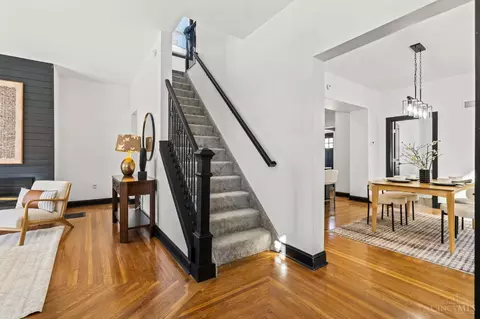 Entry Way - 2736 Atlantic Ave, Cincinnati, OH 45209 photo 2 of 4