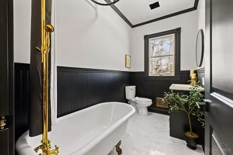 Bath - 2736 Atlantic Ave, Cincinnati, OH 45209 photo 3 of 5