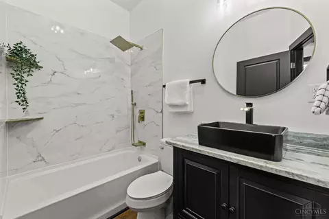 Bath - 2736 Atlantic Ave, Cincinnati, OH 45209 photo 1 of 5
