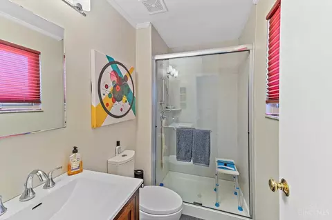 Bath - 9621 Iris Dr, West Chester, OH 45241 photo 2 of 3