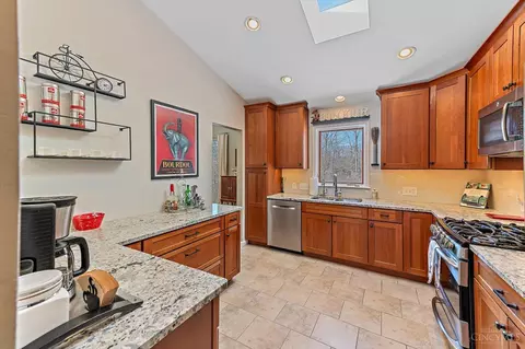 Kitchen - 9621 Iris Dr, West Chester, OH 45241 photo 2 of 3