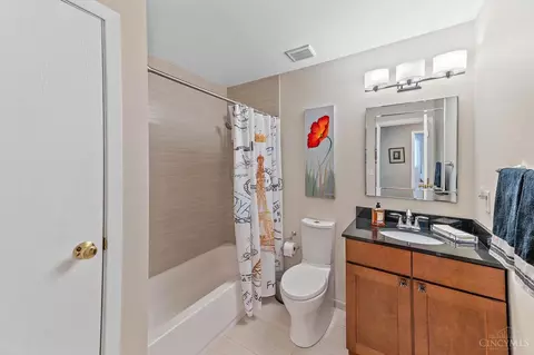 Bath - 9621 Iris Dr, West Chester, OH 45241 photo 3 of 3