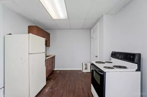 Kitchen - 1900 State Ave, Cincinnati, OH 45204 photo 2 of 3
