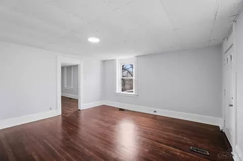 Living - 1900 State Ave, Cincinnati, OH 45204 photo 3 of 8
