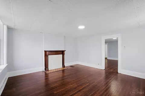 Living - 1900 State Ave, Cincinnati, OH 45204 photo 2 of 8