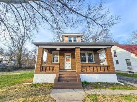 2048 Galbraith Rd, North College Hill, OH 45239