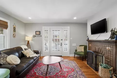 Living - 1945 Lawn Ave, Cincinnati, OH 45237 photo 1 of 2