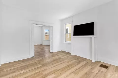 Living - 3136 Harvard Ave, Cincinnati, OH 45207 photo 1 of 4