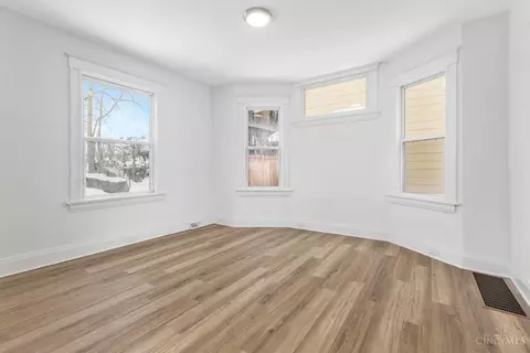 Living - 3136 Harvard Ave, Cincinnati, OH 45207 photo 3 of 4