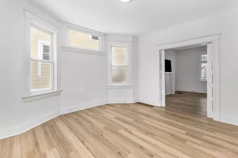 Living - 3136 Harvard Ave, Cincinnati, OH 45207 photo 4 of 4