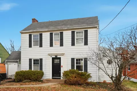 440 Sharon Rd, Springdale, OH 45246