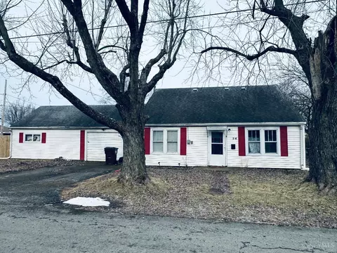 54 Center St, Sabina, OH 45169