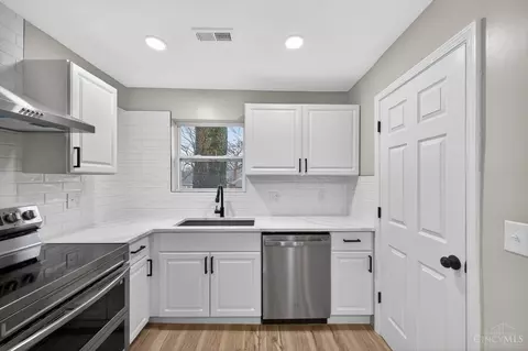 Kitchen - 6781 Somerset Dr, Cincinnati, OH 45224 photo 2 of 4