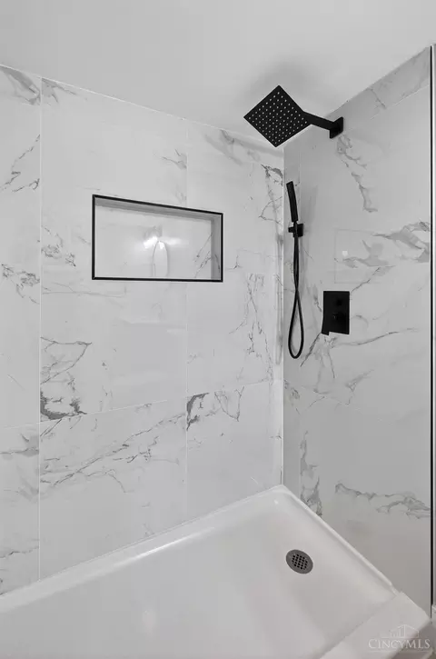 Bath - 6781 Somerset Dr, Cincinnati, OH 45224 photo 9 of 9