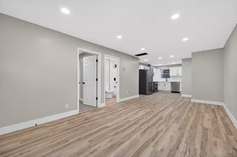 Living - 6781 Somerset Dr, Cincinnati, OH 45224 photo 2 of 6
