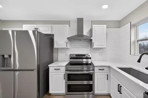 Kitchen - 6781 Somerset Dr, Cincinnati, OH 45224 photo 3 of 4