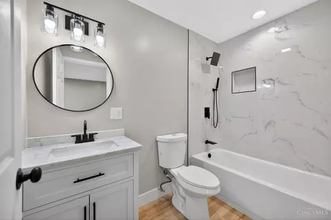 Bath - 6781 Somerset Dr, Cincinnati, OH 45224 photo 4 of 9
