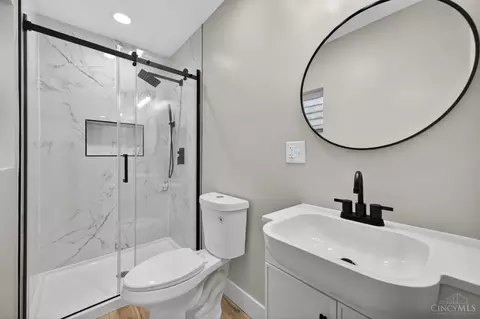 Bath - 6781 Somerset Dr, Cincinnati, OH 45224 photo 1 of 9
